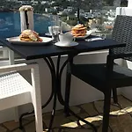 Sunny Bay * Αγία Μαρίνα
